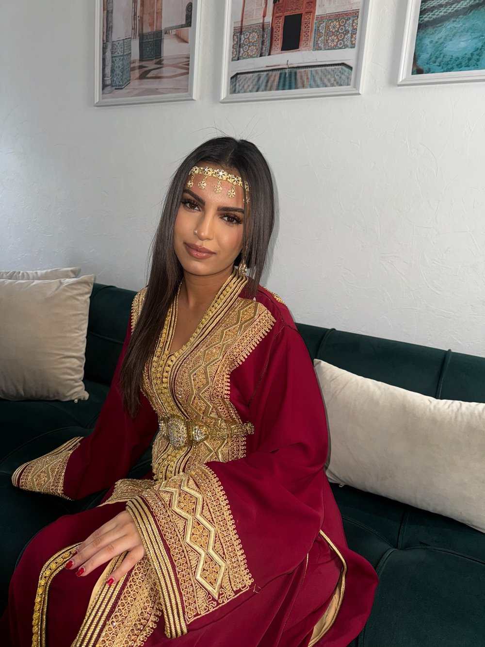 Caftan Amarah rouge grenade, vu de face