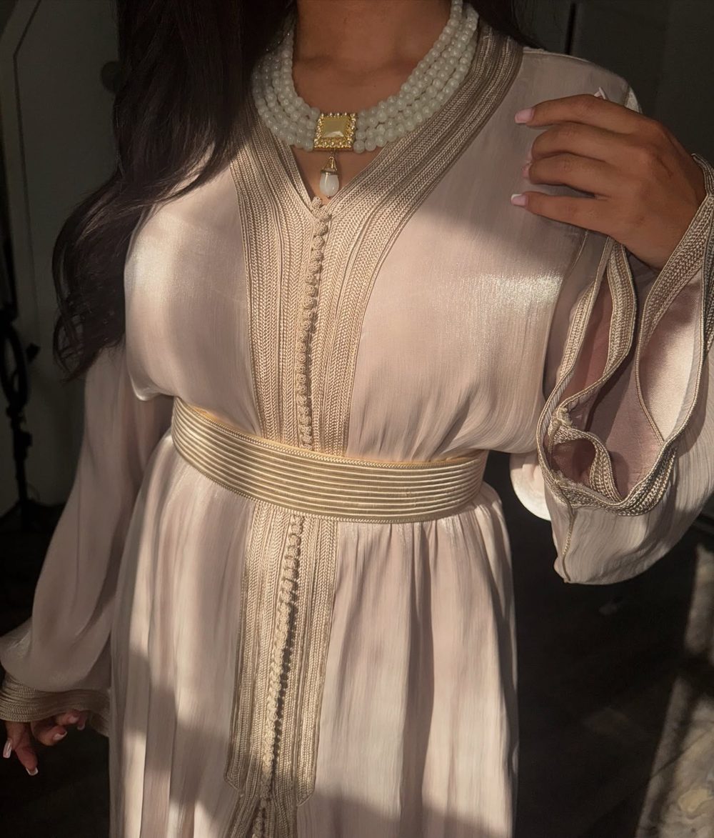 Caftan Nour champagne satiné