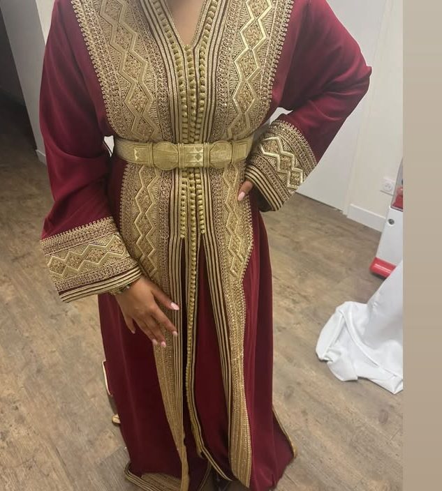 Cliente MONCAFTAN en caftan Bordeaux & or